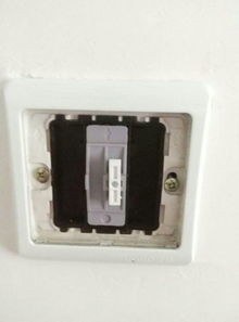 開關(guān)突然按不動了怎么辦 就中間白色的那個(gè)地方,自己怎么修好,求大神幫忙〒 〒